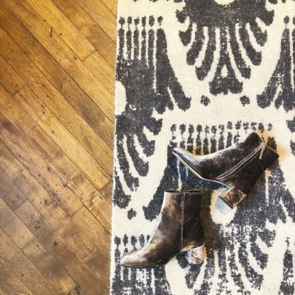 M. Gemi Blue Velvet Booties The Corsa Made in Italy 36 1/2   NWOB - Picture 4 of 15